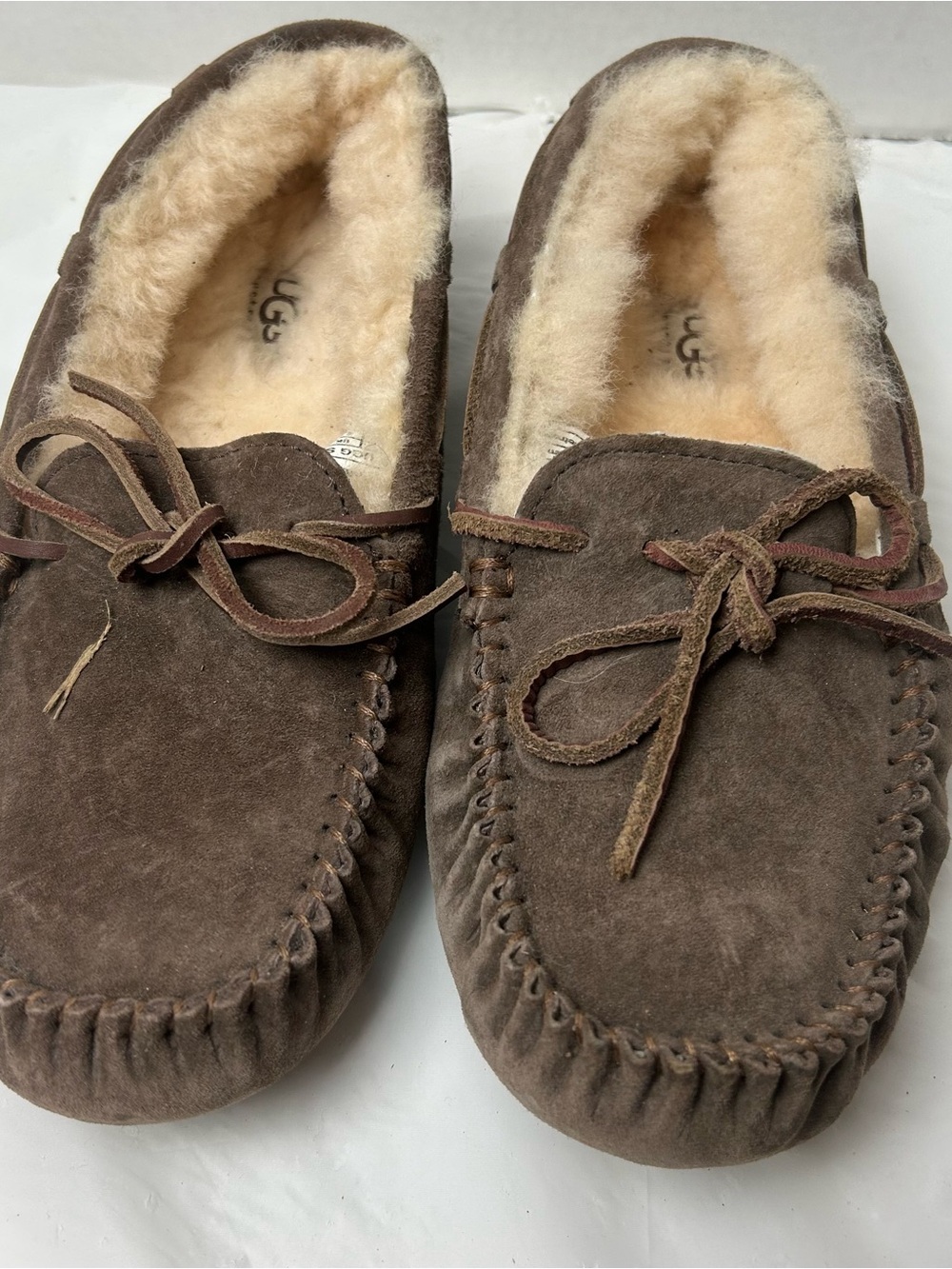 UGG Women’s Size 6 Brown Dakota Moccasin Sheepskin Slippers SN 5612